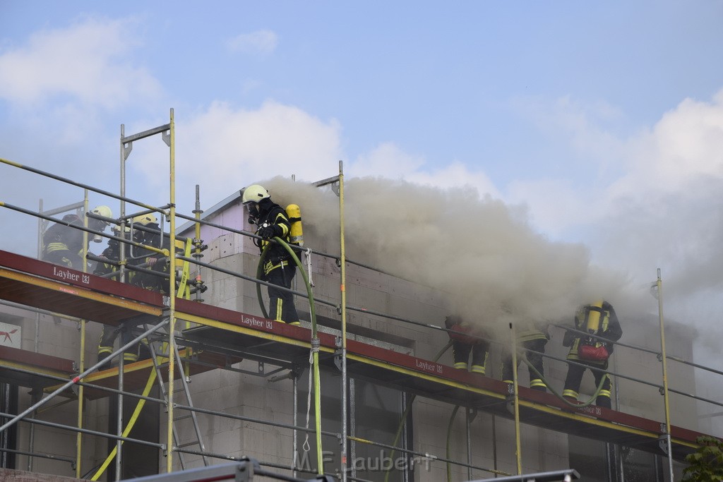 Dachstuhlbrand Koeln Poll Geislarerstr P149.JPG - Miklos Laubert